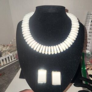 Vintage White acrylic Collar Necklace and Gold Tone pierced earrings